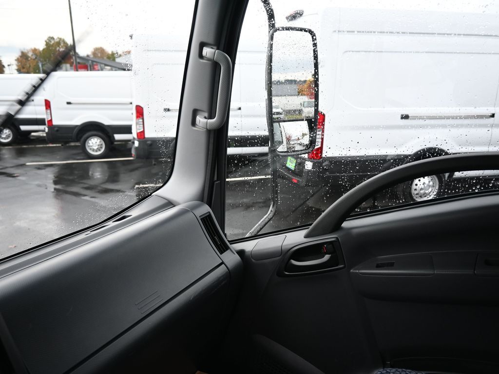 2024 Isuzu NPR HD 