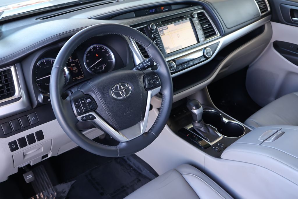 2016 Toyota Highlander XLE 9