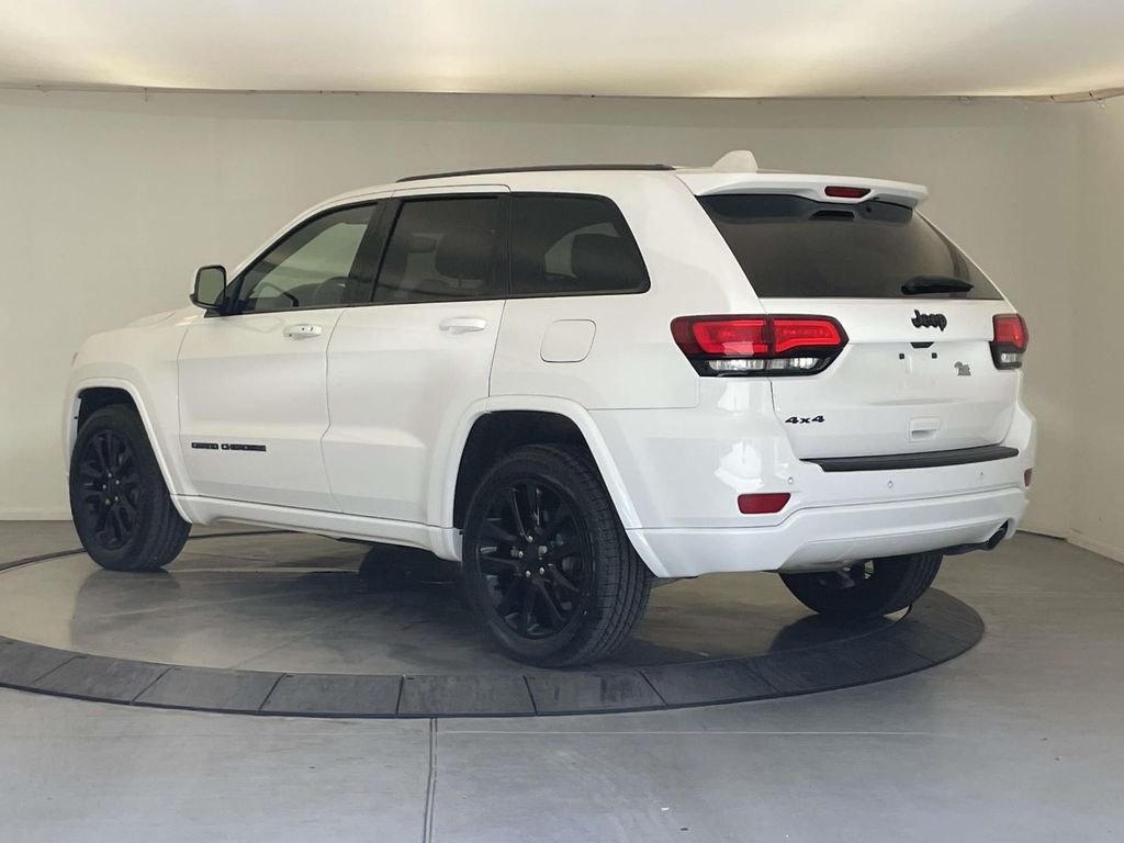 2018 Jeep Grand Cherokee Altitude - 2