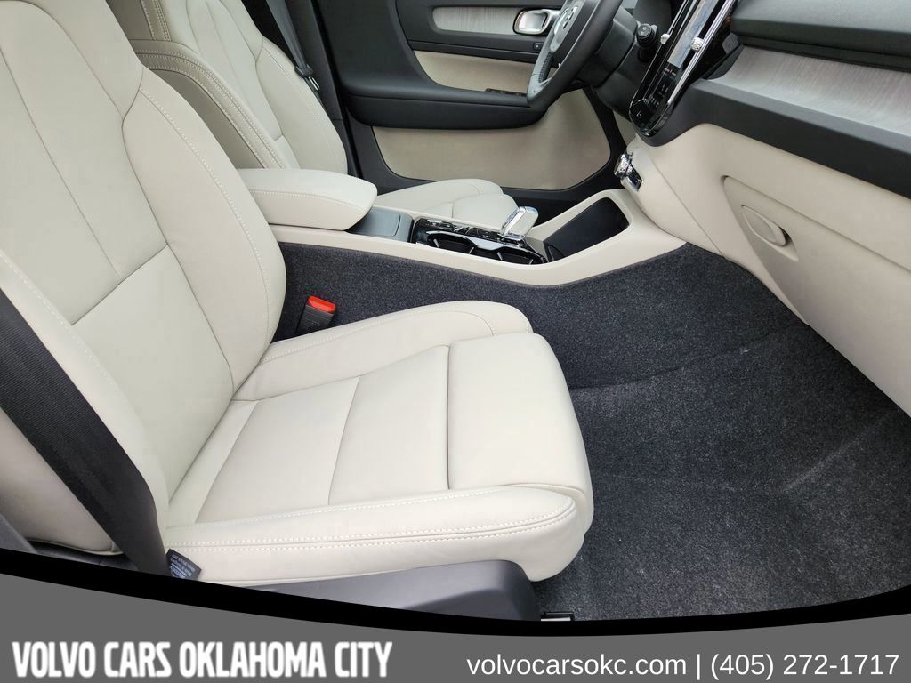2026 Volvo XC40 Plus - Photo 14