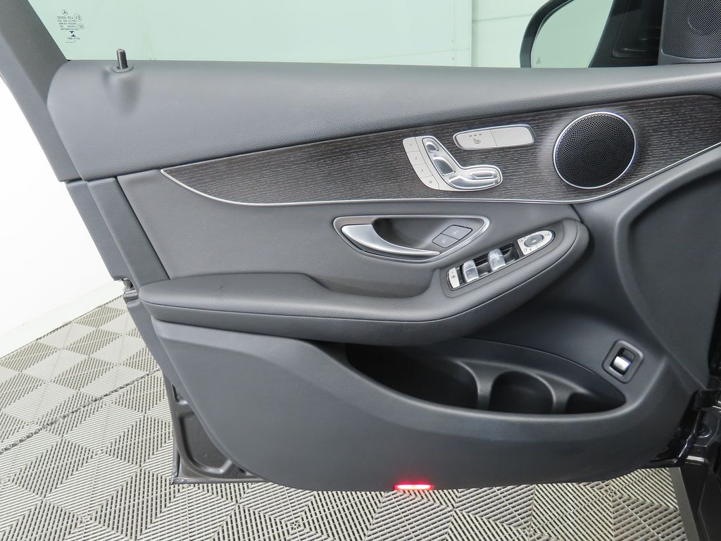 2022 Mercedes-Benz GLC 300 24