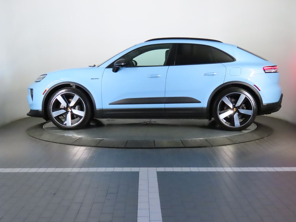 Thumbnail: 2024 Porsche Macan - 2