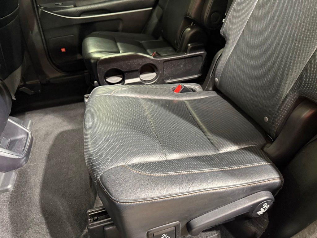 Thumbnail: 2016 Toyota Highlander - 21