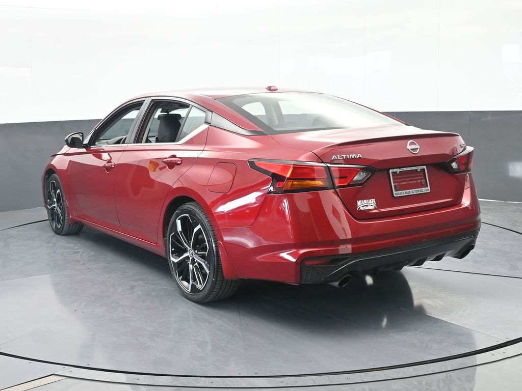 Used 2024 Scarlet Ember Nissan 2.5 SR image 4