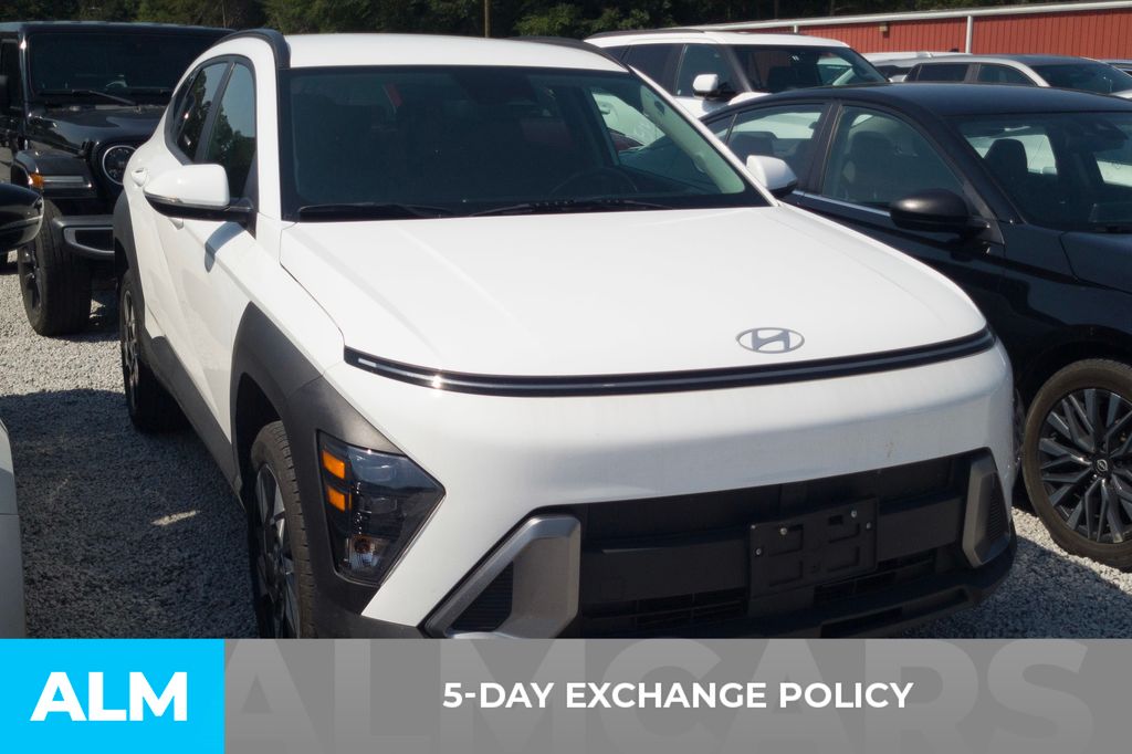 Used 2025 White Hyundai SEL image 3