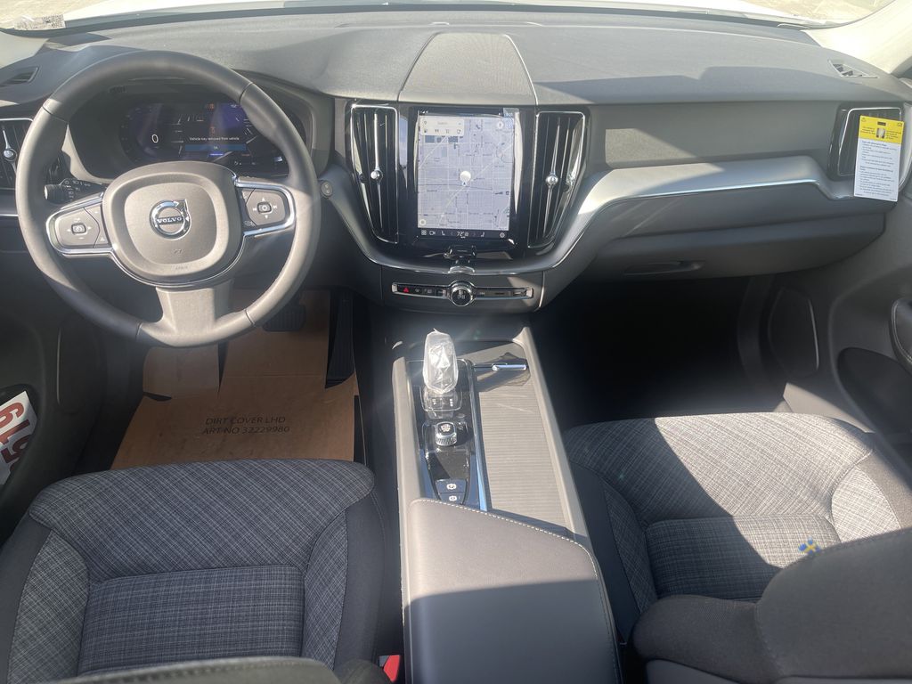 2024 Volvo XC60 B5 Core photo