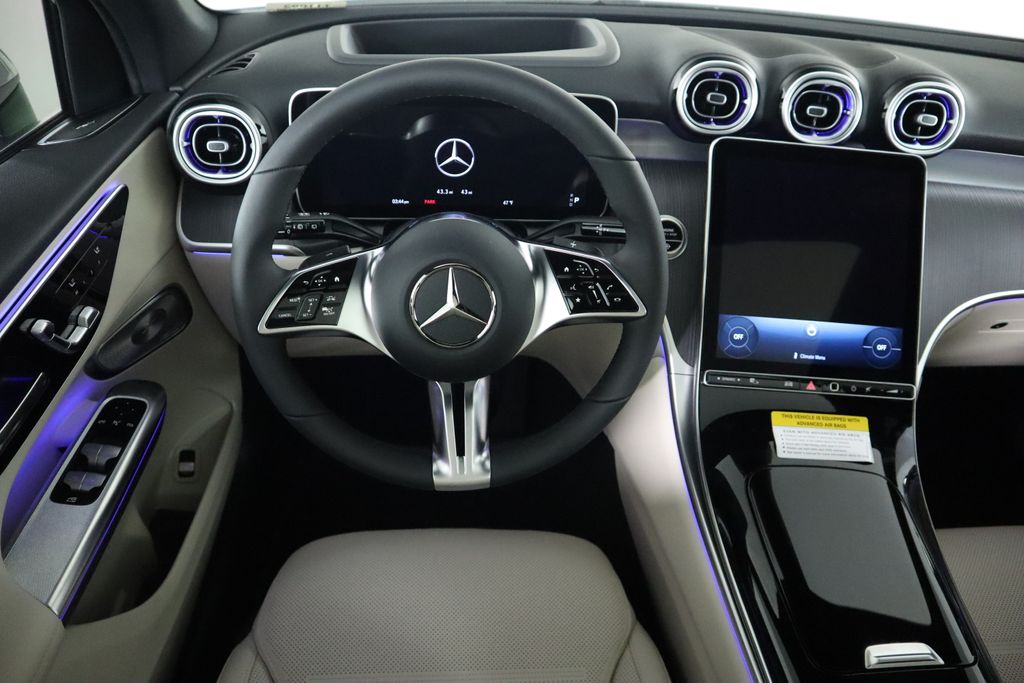 2025 Mercedes-Benz GLC 300 11
