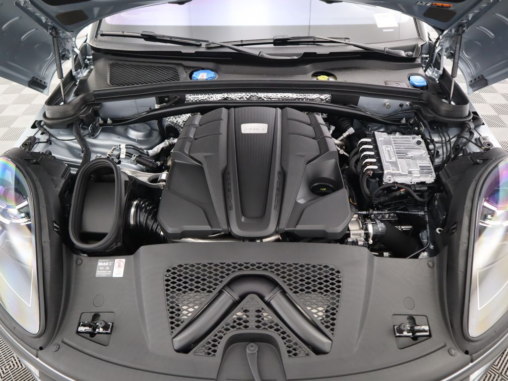 Thumbnail: 2025 Porsche Macan - 32