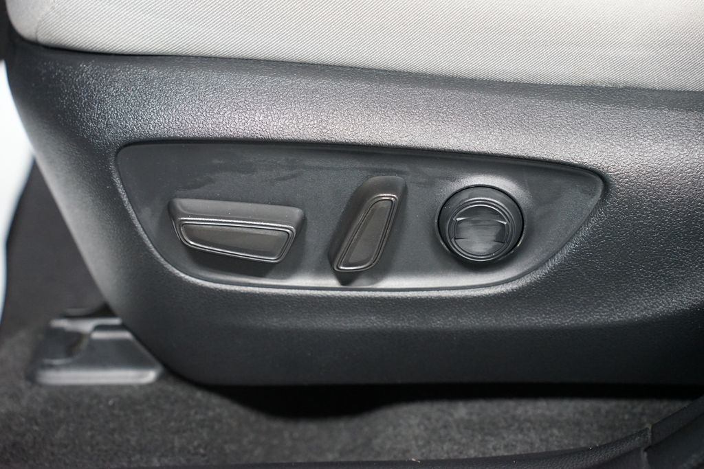 Thumbnail: 2022 Toyota RAV4 - 32