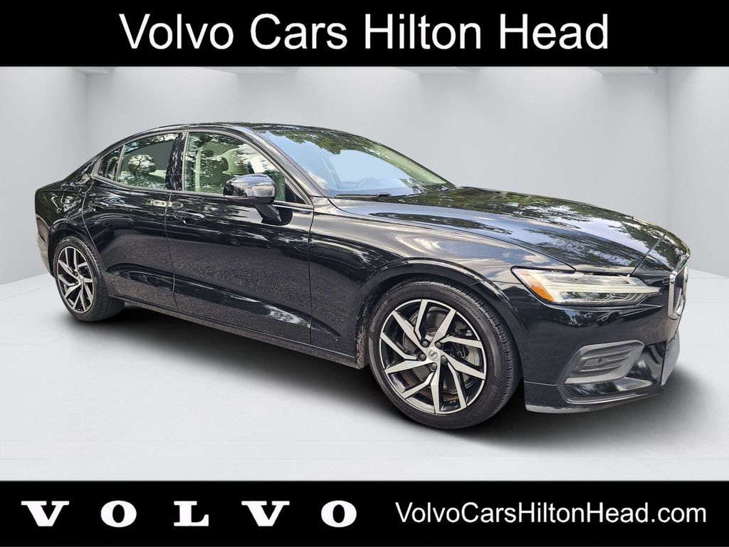 2020 Volvo S60 T6 Momentum AWD