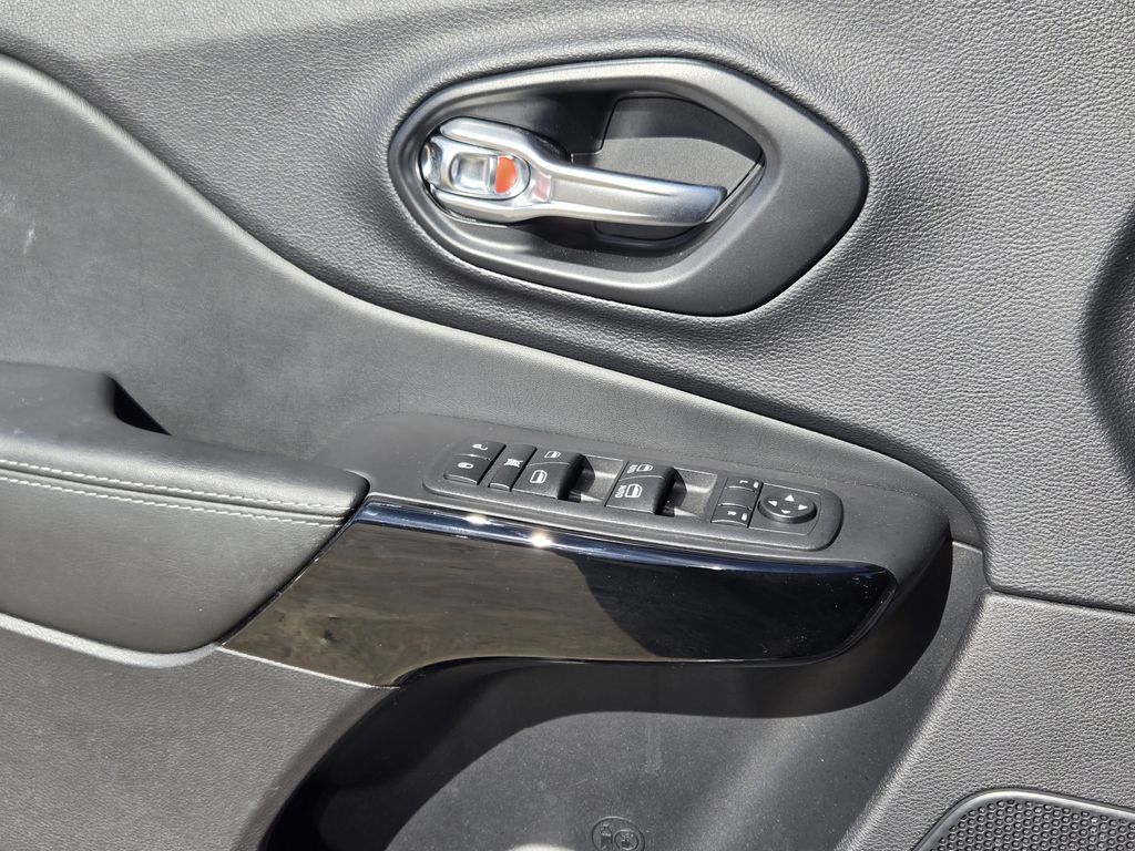 used 2023 Jeep Cherokee car, priced at $21,392