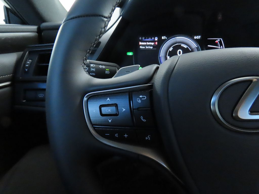 2025 Lexus ES Hybrid 300h 11