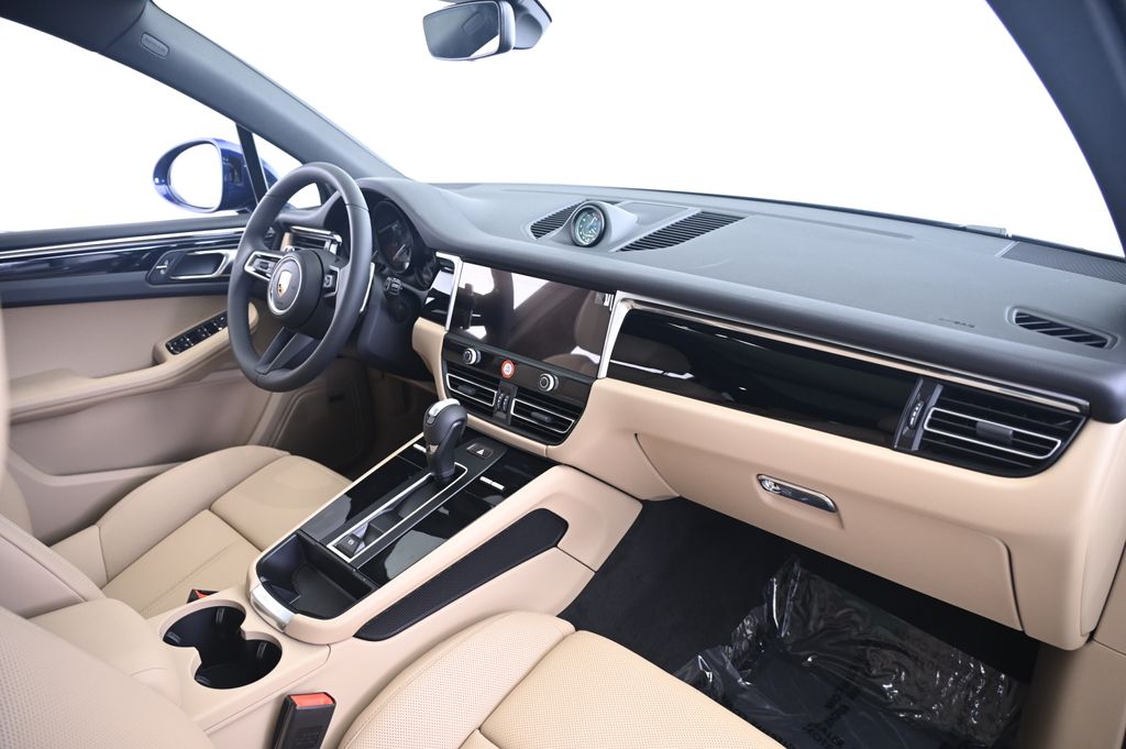 Thumbnail: 2025 Porsche Macan - 22