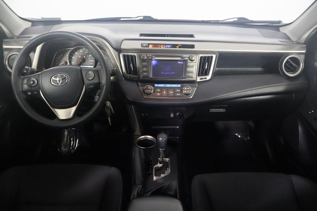 2013 Toyota RAV4 XLE 8