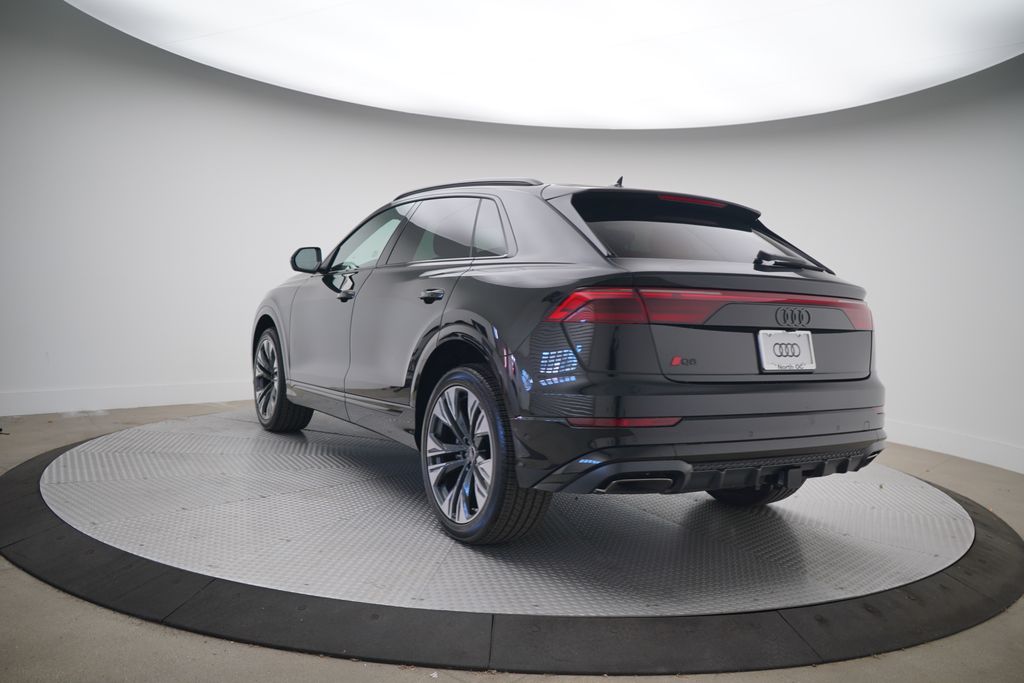 2025 Audi Q8  3