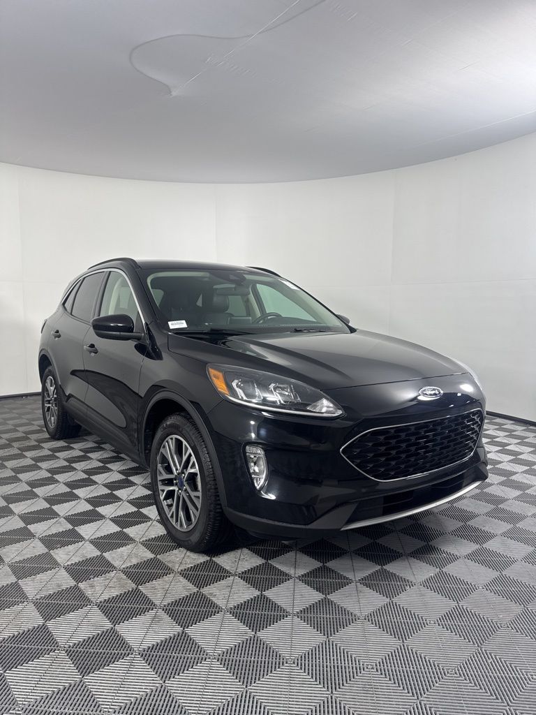 Thumbnail: 2020 Ford Escape - 3