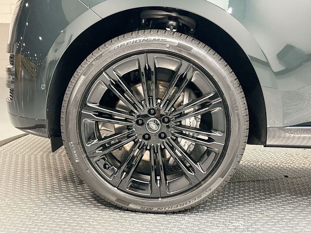 2025 Land Rover Range Rover SE 4