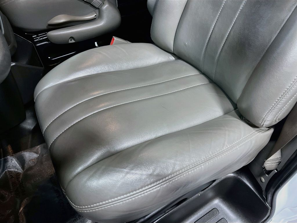 Used 2025 Summit White GMC Work Van image 19