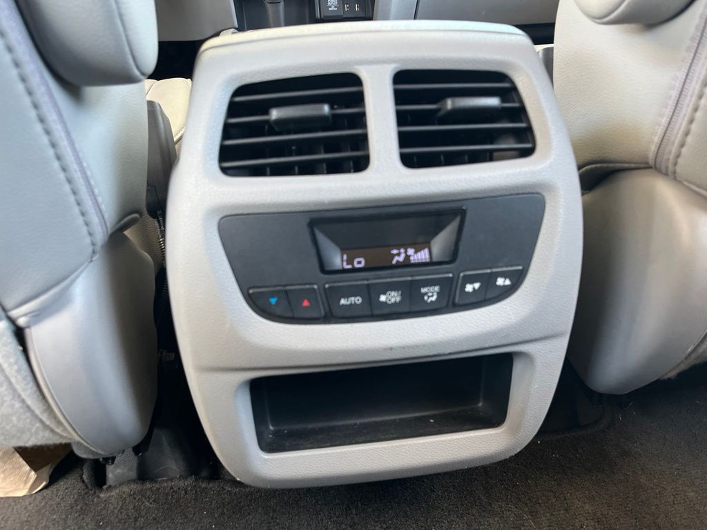Thumbnail: 2016 Honda Pilot - 17