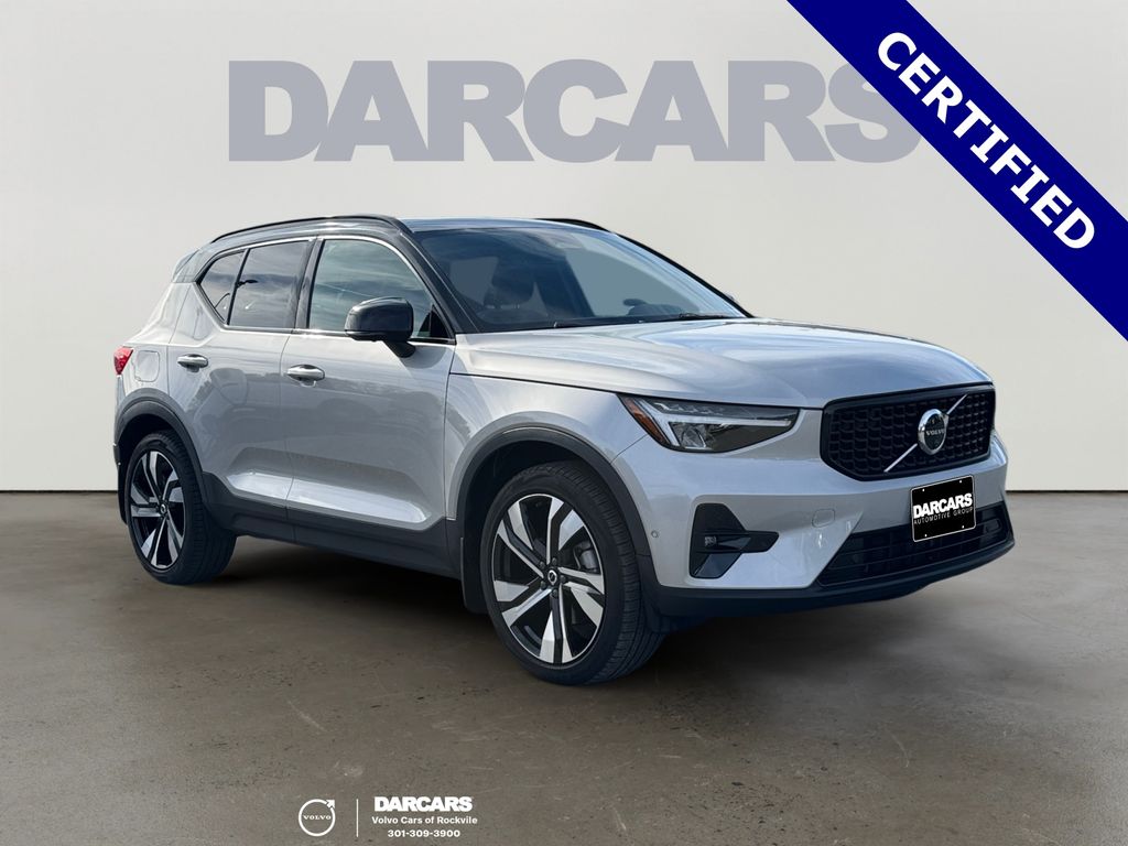 2023 Volvo XC40 B5 Ultimate Dark Theme AWD