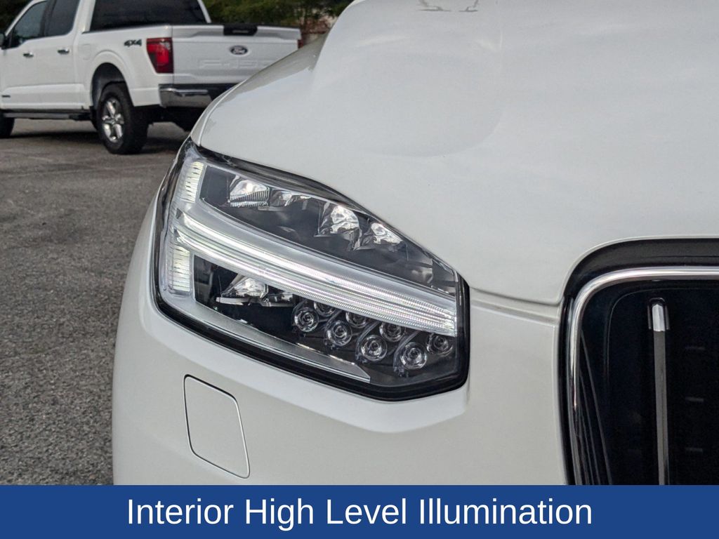 2022 Volvo XC90 T5 Momentum