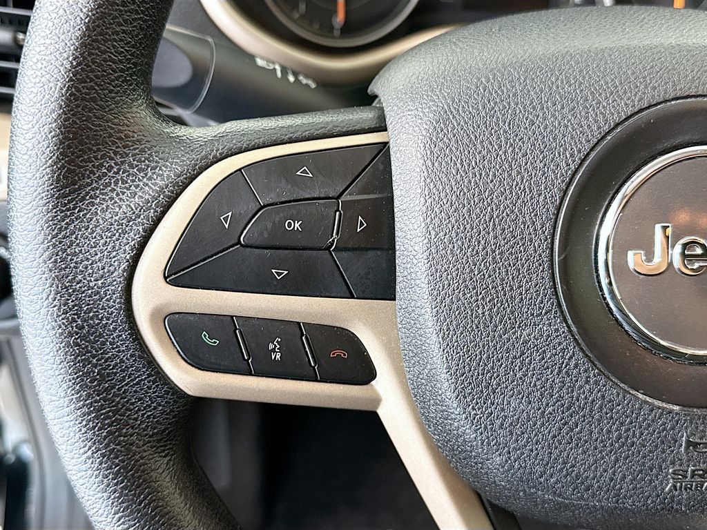 Thumbnail: 2018 Jeep Cherokee - 11