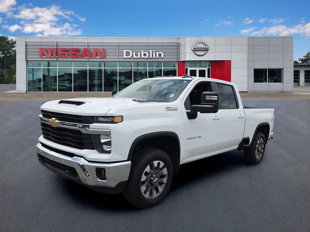 Summit White 2025 Chevrolet Silverado 2500HD LT Crew Cab 4WD Pickup Truck Four-Wheel Drive Automatic