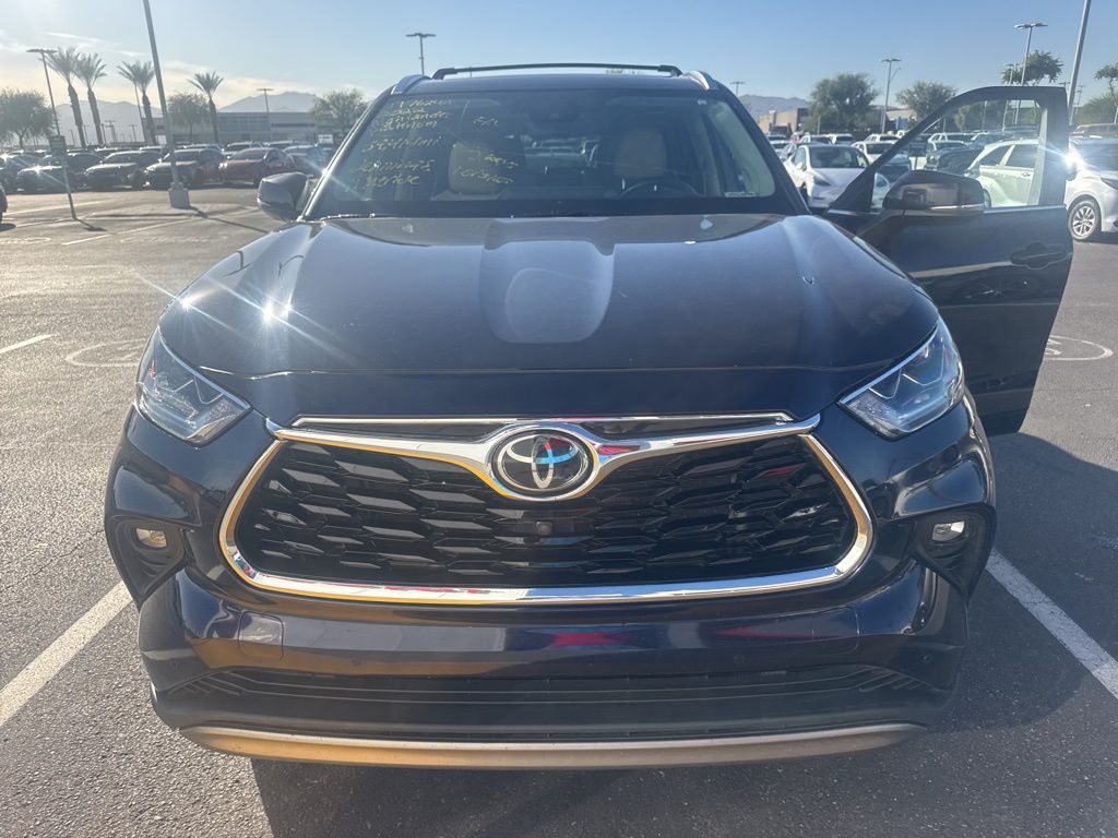 Thumbnail: 2022 Toyota Highlander - 2