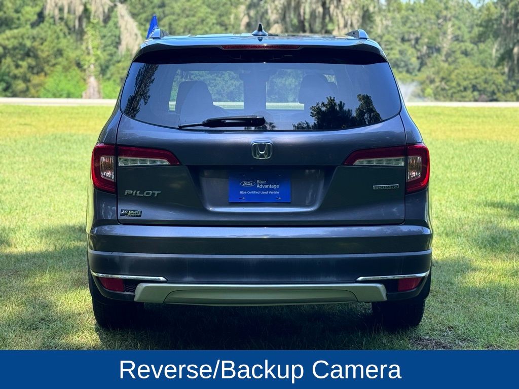 2020 Honda Pilot Touring w/Rear Captain's Chairs