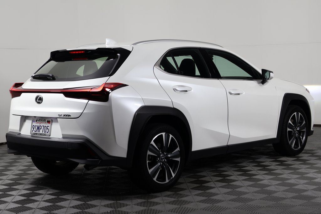 Thumbnail: 2025 Lexus UX - 4