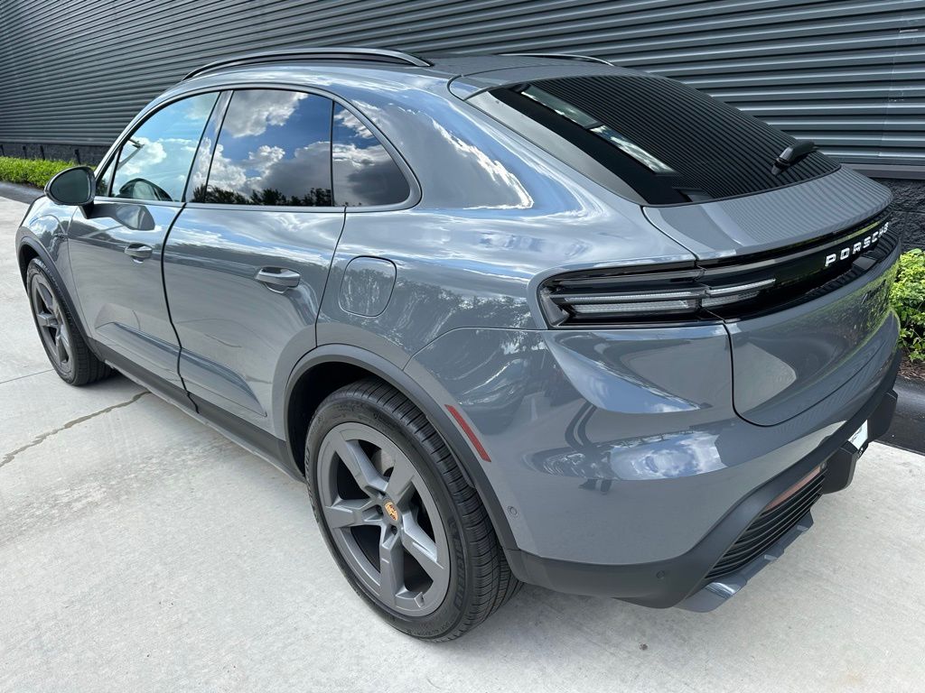 Thumbnail: 2025 Porsche Macan - 3