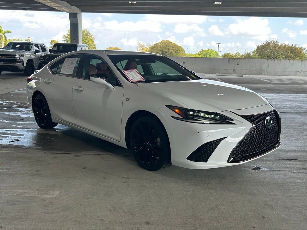Used 2023 White Lexus 300h image 5