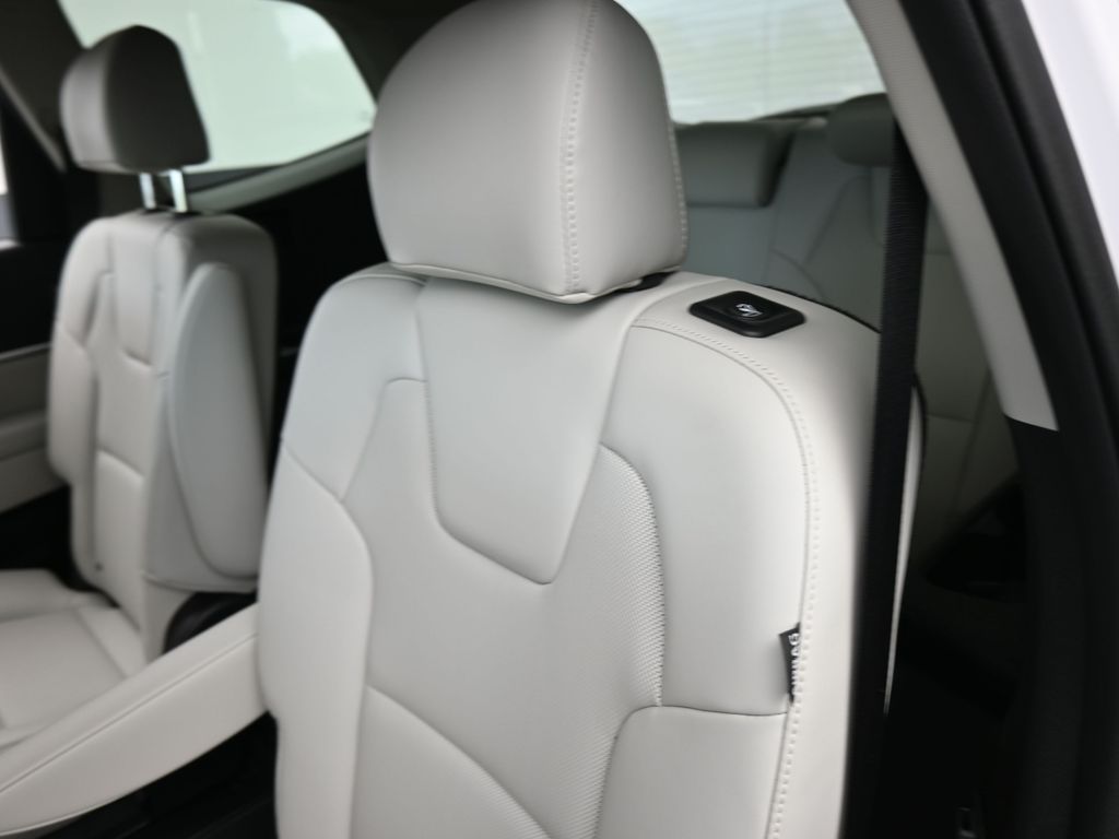 Used 2024 Glacial White Pearl Kia S image 33