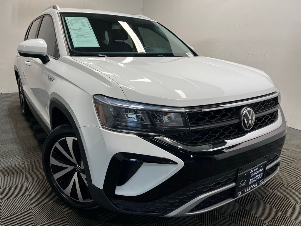 Pure White 2022 Volkswagen Taos SUV / Crossover Front-Wheel Drive Automatic