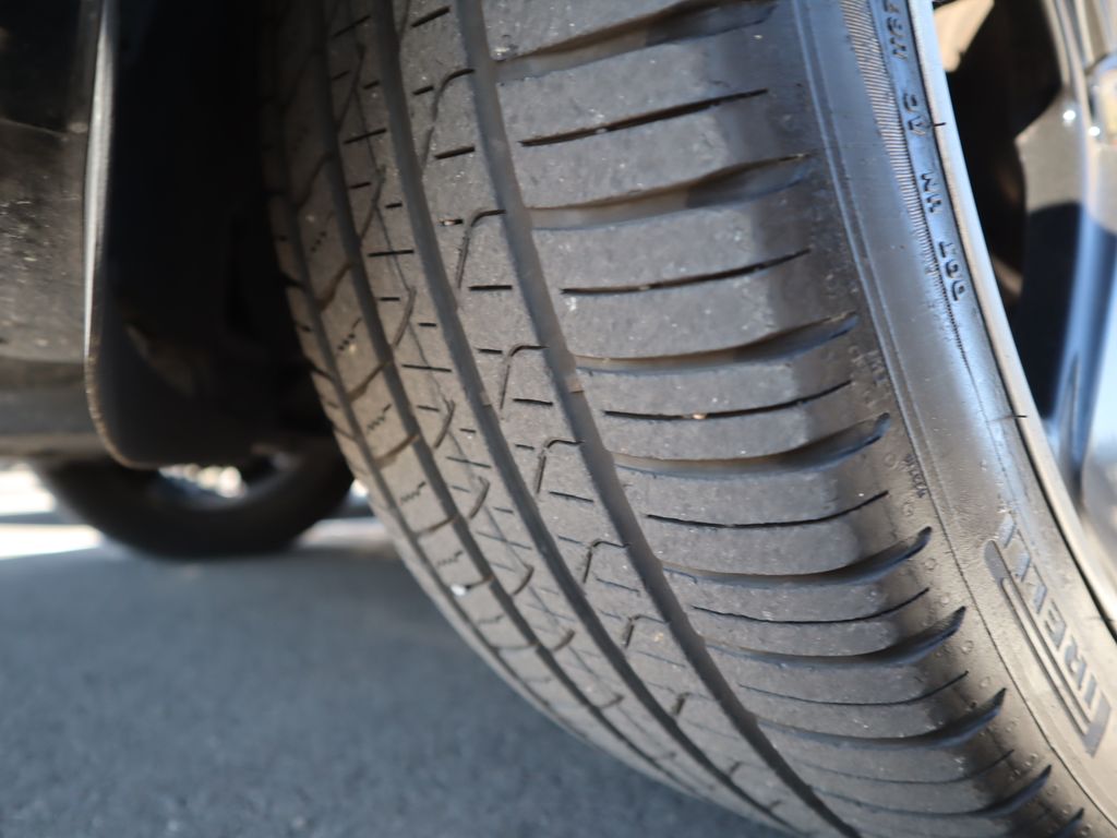 Thumbnail: 2015 Porsche Macan - 14