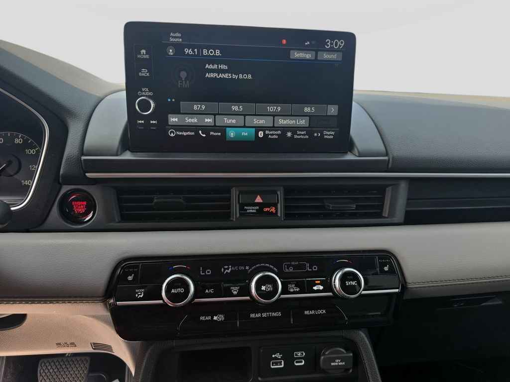 Used 2025 Honda Pilot SUV