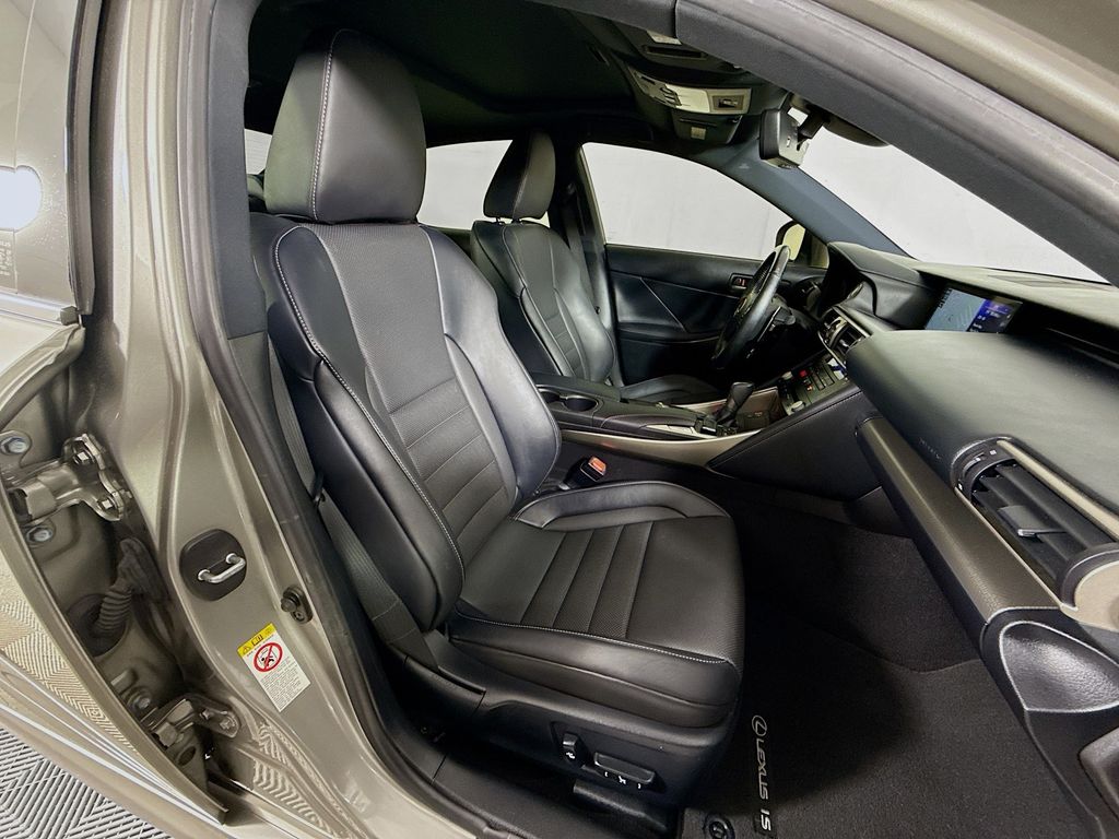 Thumbnail: 2017 Lexus IS - 30