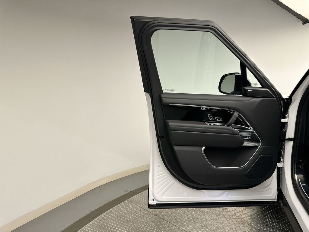 Thumbnail: 2025 Land Rover Range Rover - 9