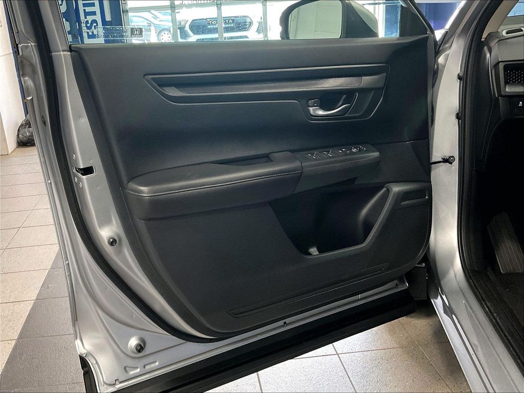 2025 Honda CR-V — photo 8
