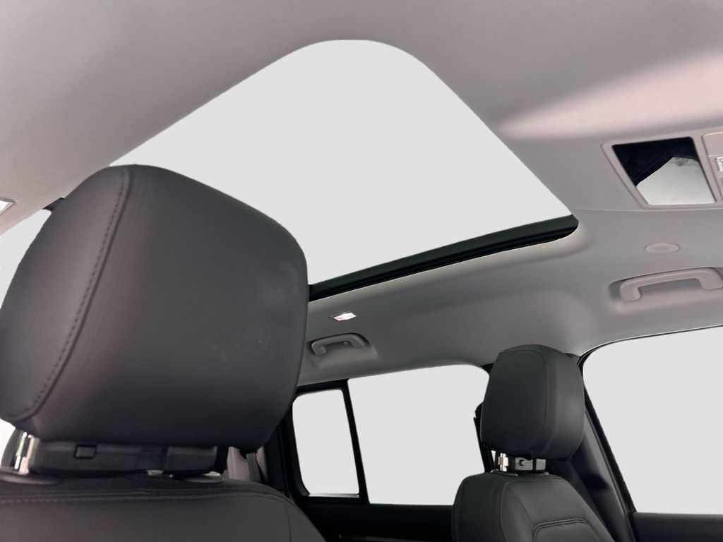 Thumbnail: 2025 Land Rover Defender - 17