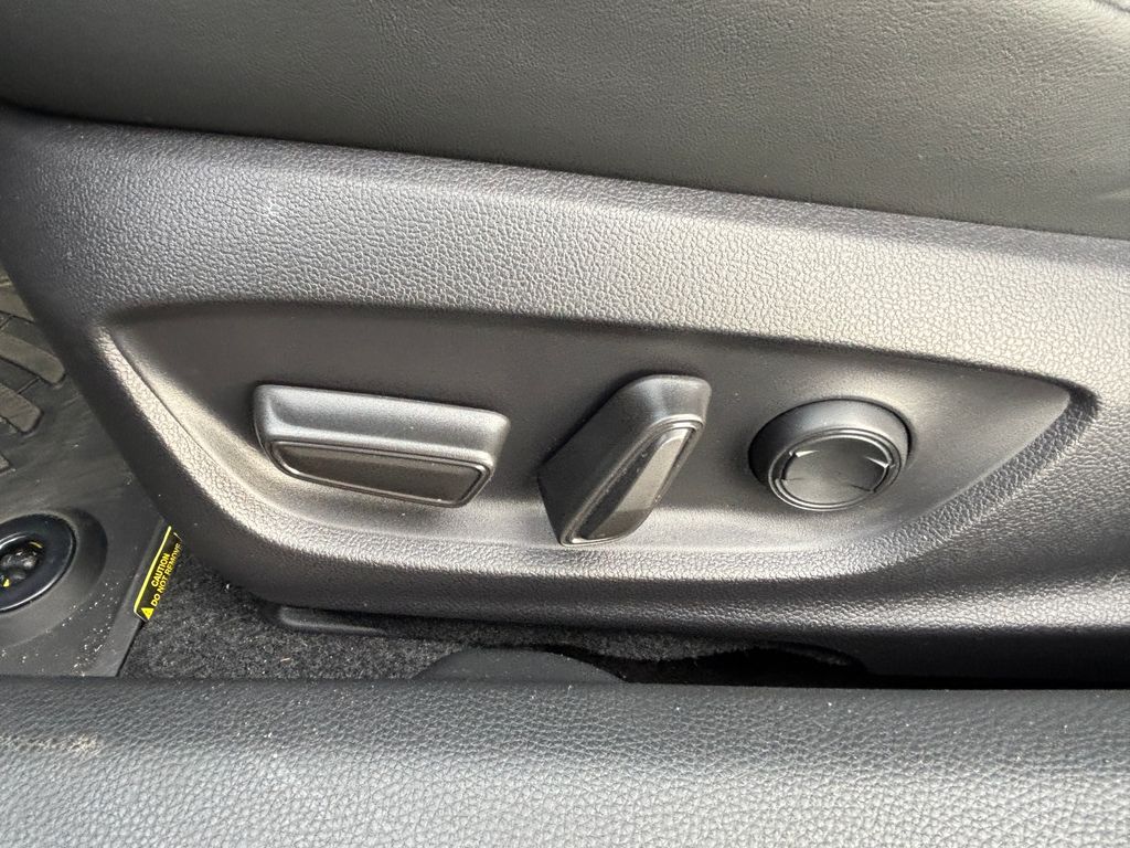 Thumbnail: 2025 Toyota Prius - 23