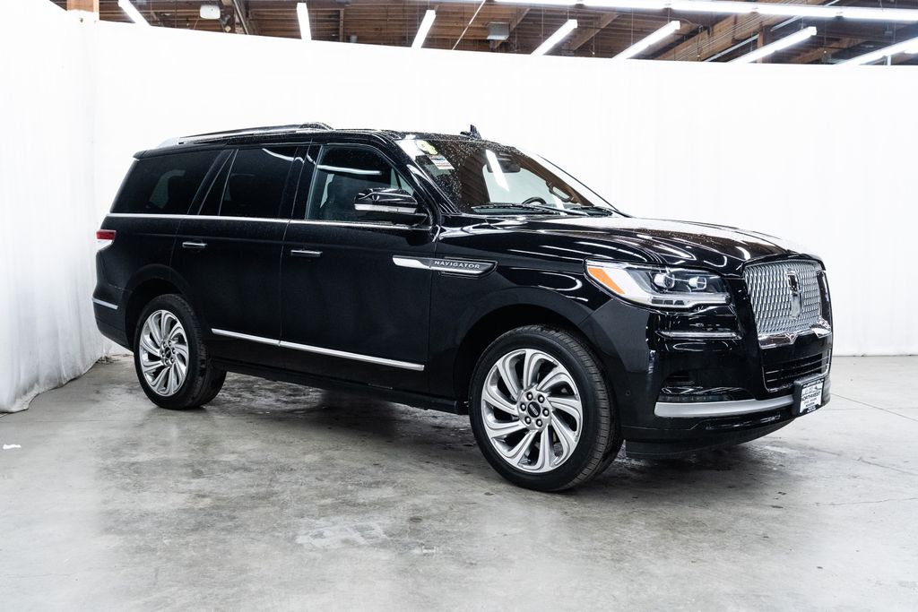 Black Metallic 2024 Lincoln Navigator Reserve 4WD SUV / Crossover Four-Wheel Drive Automatic