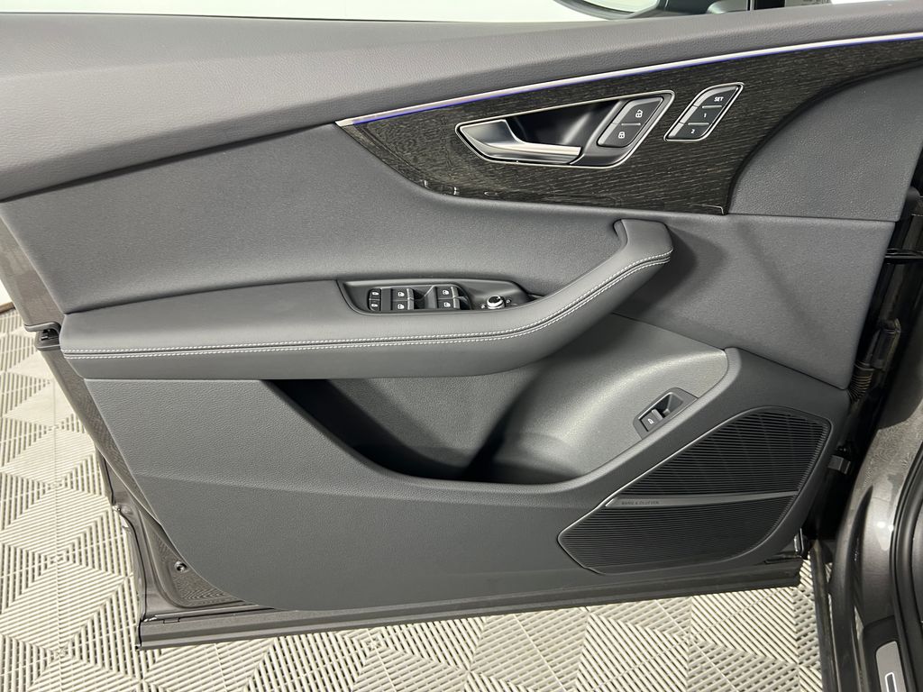 Thumbnail: 2025 Audi Q7 - 28