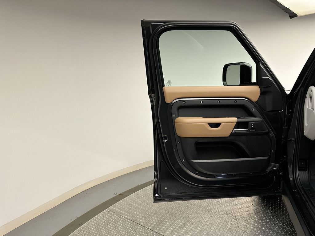 Thumbnail: 2025 Land Rover Defender - 9