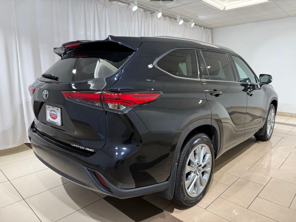 Thumbnail: 2023 Toyota Highlander - 5