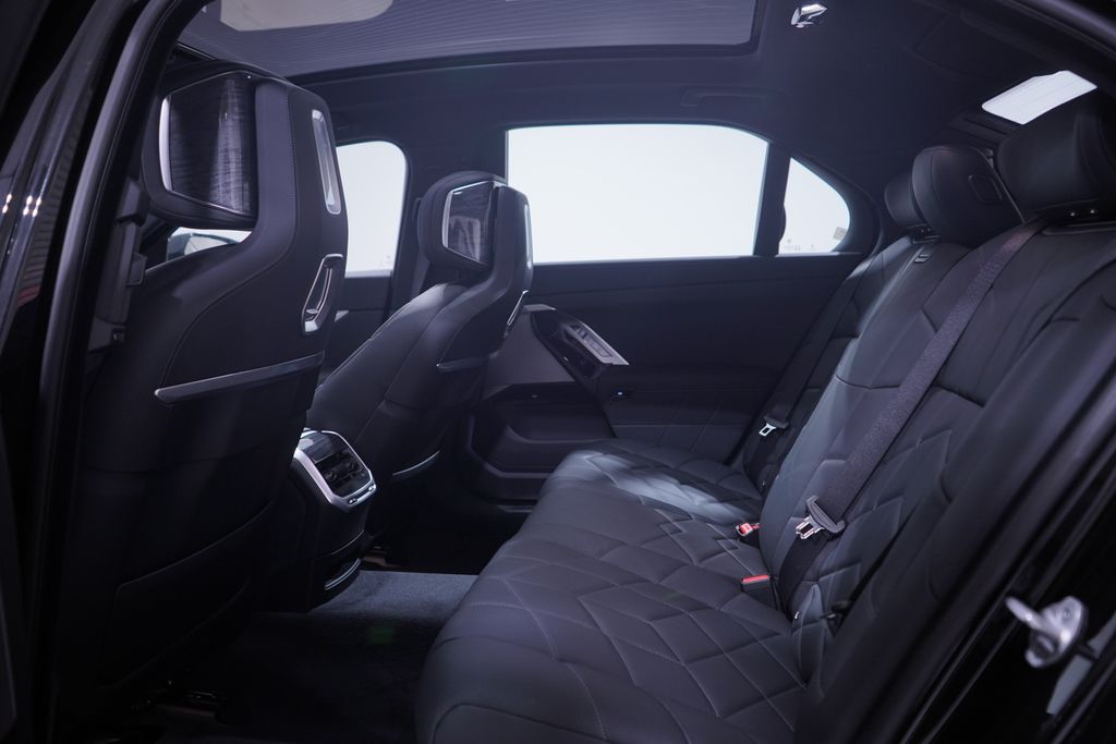 Thumbnail: 2025 BMW i7 - 9