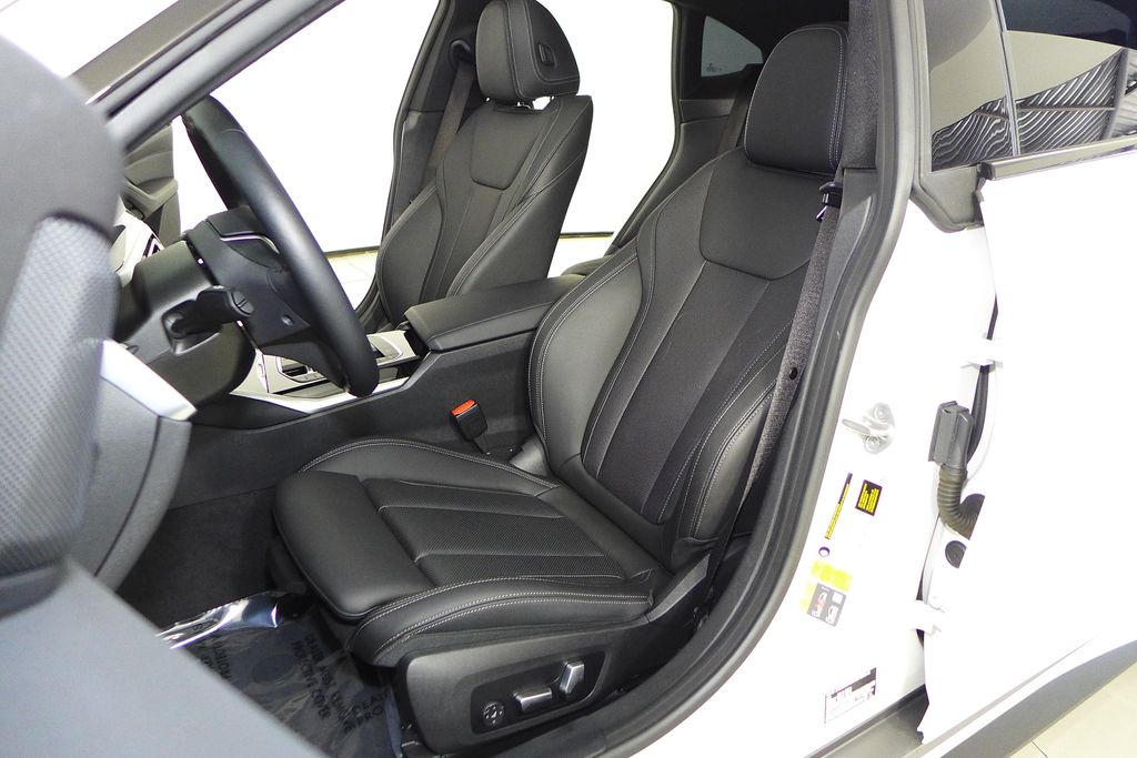 Thumbnail: 2023 BMW i4 - 22