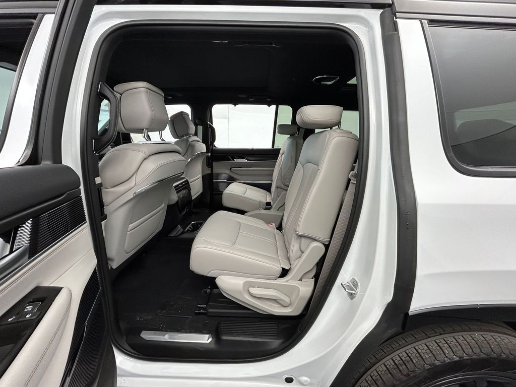 New 2026 Bright White Clearcoat Jeep Summit Obsidian image 31
