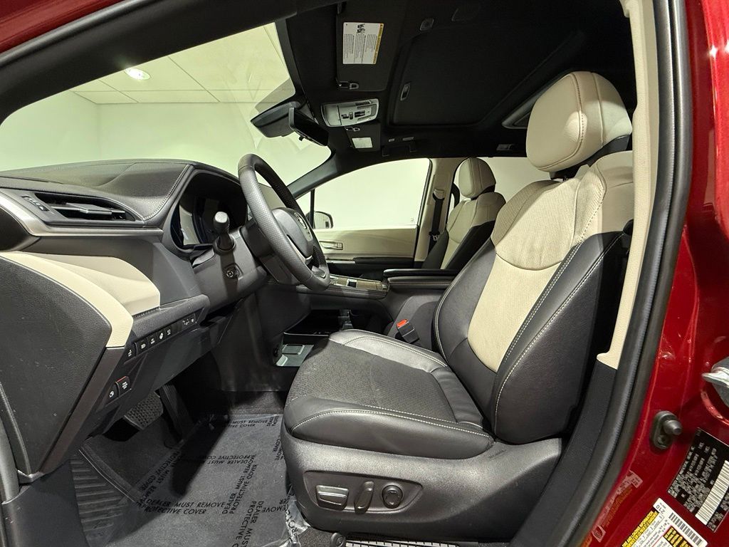Thumbnail: 2026 Toyota Sienna - 13