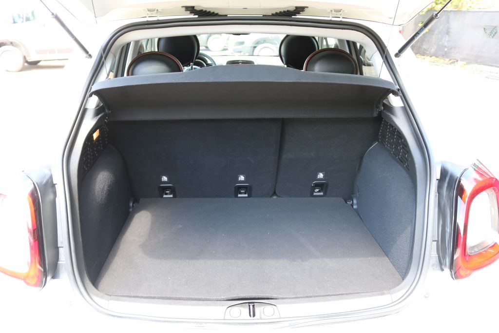 Used 2019 White FIAT Trekking Plus image 17